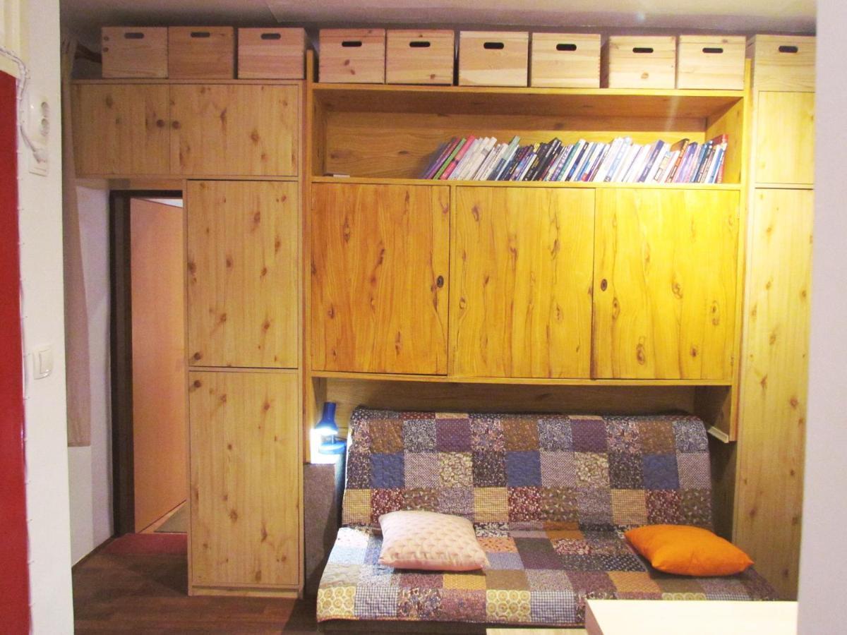 Center Studio Apartment พูลา ภายนอก รูปภาพ