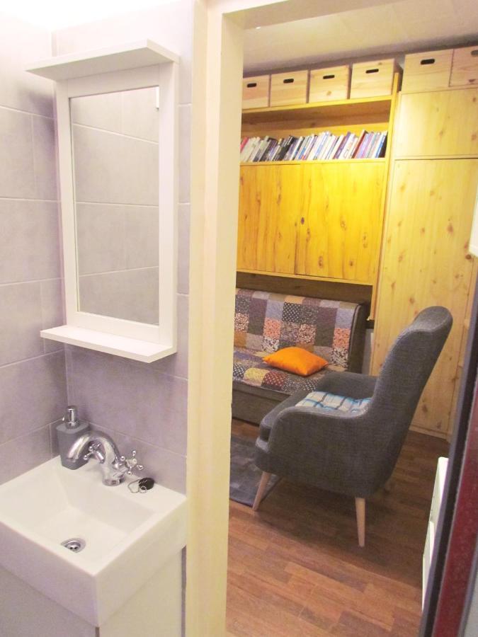 Center Studio Apartment พูลา ภายนอก รูปภาพ