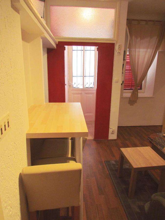 Center Studio Apartment พูลา ภายนอก รูปภาพ